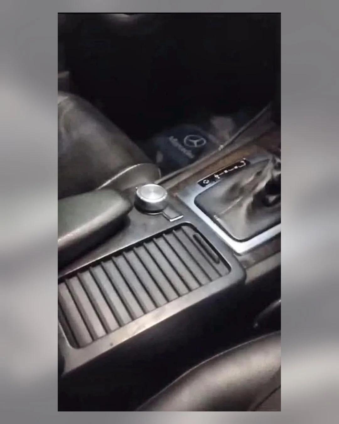 باب كونسول (مسند ذراع) مرسيدس C-Class W204 — جديد