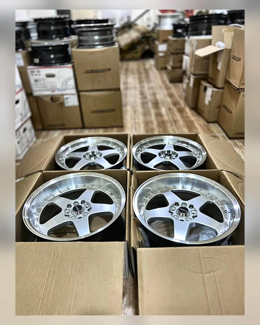 طقم جنوط Rotiform 17 بوصة 5×114/100 (7.5 أمامي / 8.5 خلفي) — جديد بالكرتونة