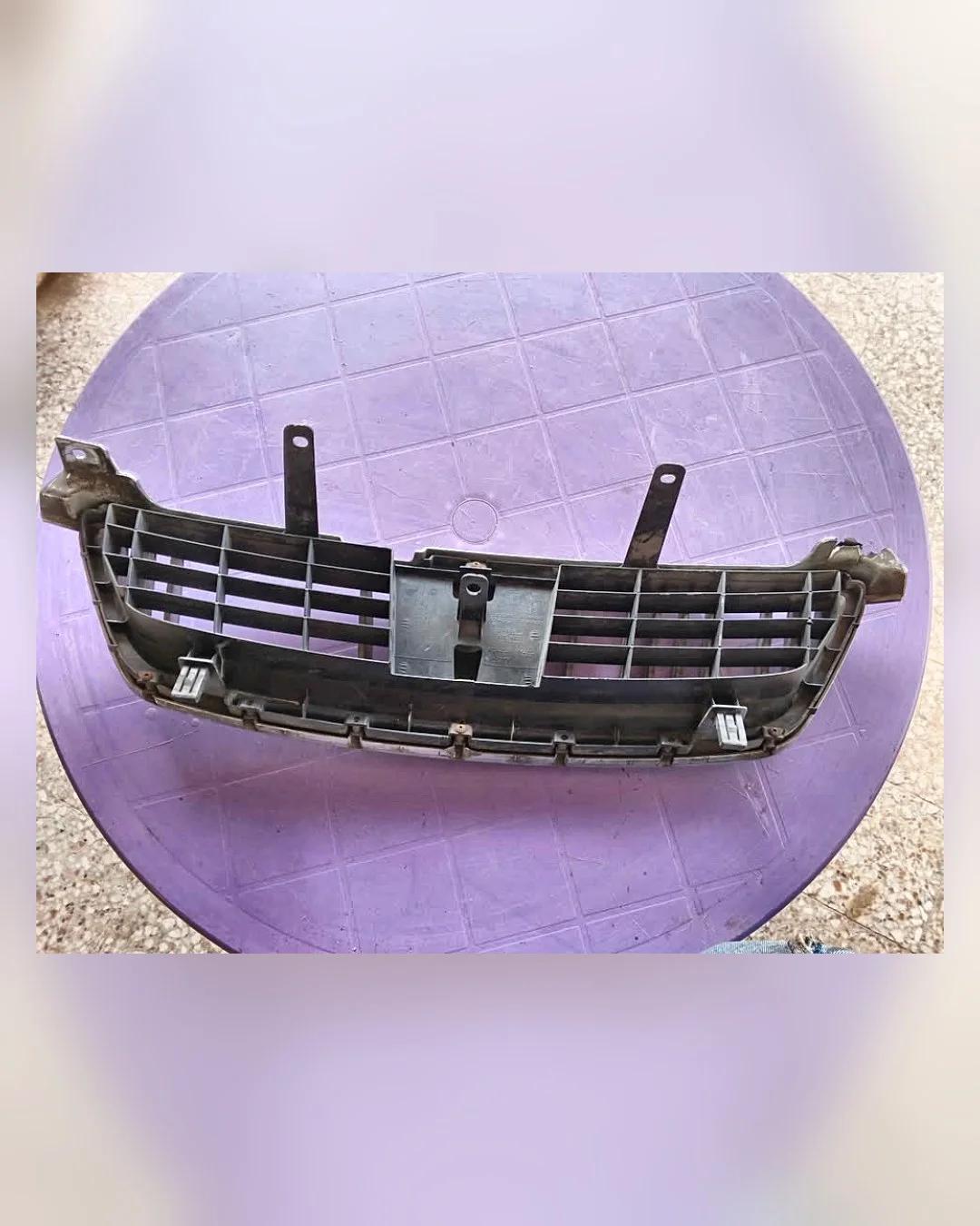 شبكة أمامية أصلية نيسان صني N16 2001-2003 — استيراد