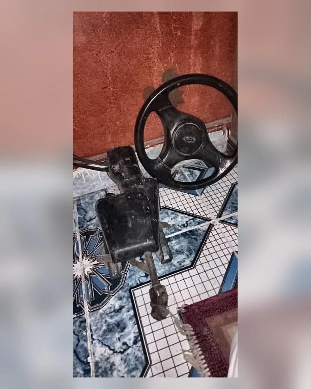 عامود دركسيون + علبة فيوزات لادا 2105 — استيراد