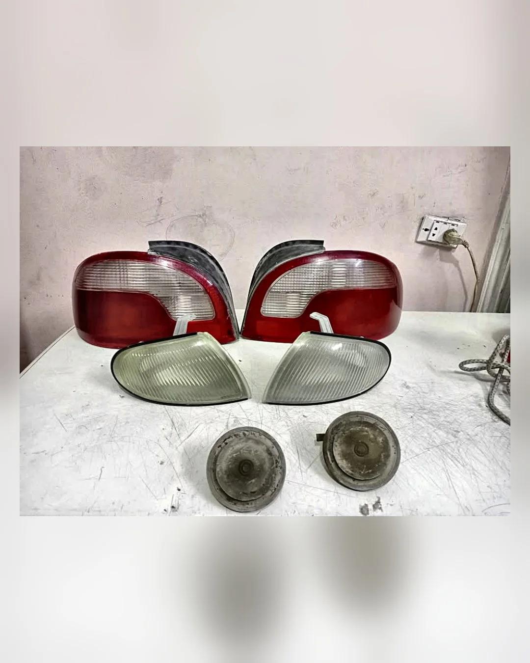 طقم فوانيس خلفية + إشارات هيونداي أكسنت RB — استيراد