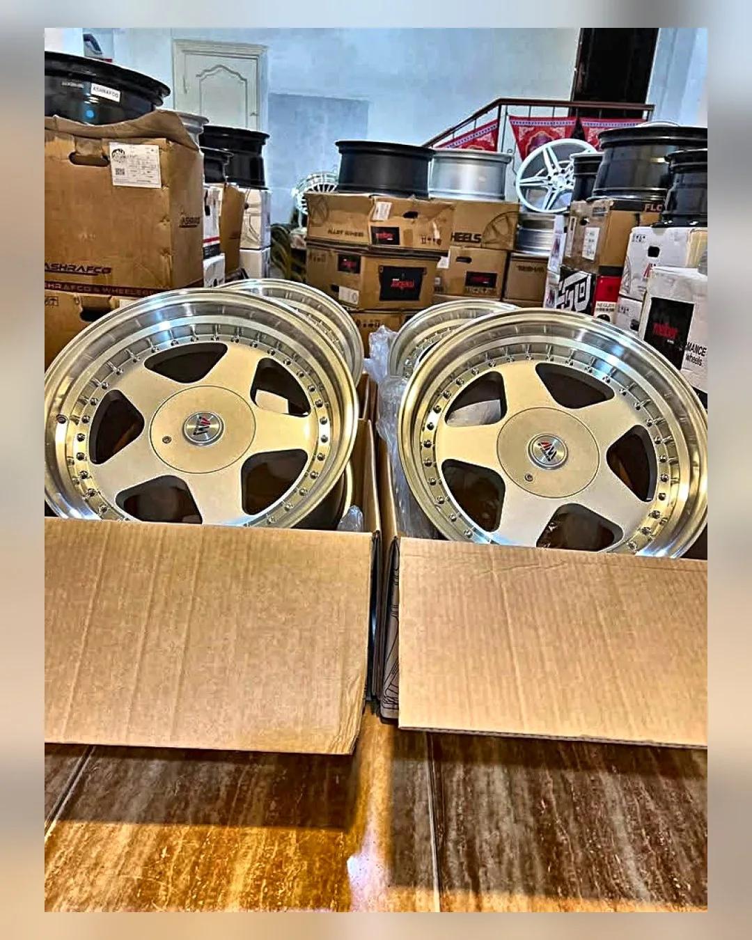 طقم جنوط OZ 17 بوصة 5×114/5×120 (8 أمامي / 9 خلفي) بي إم دبليو
