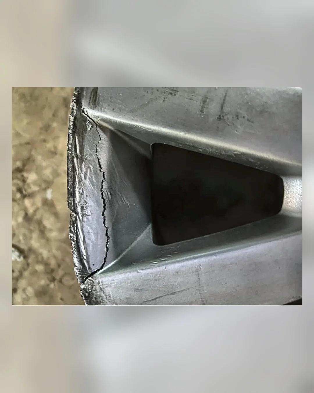 طقم جنوط أصلي 16 بوصة (جنط به شرخ بسيط) — استيراد