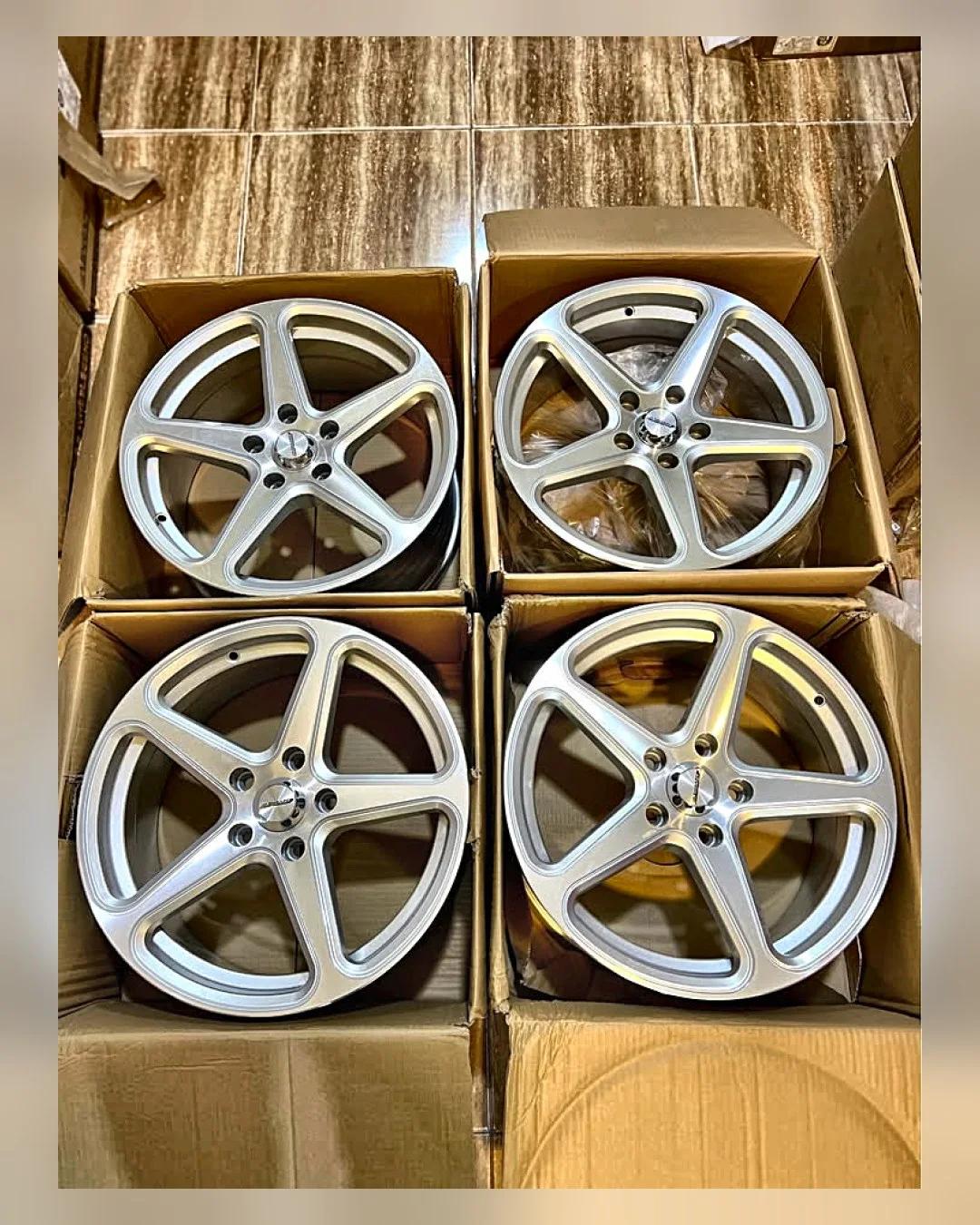 طقم جنوط Vossen 17 بوصة 5×114 — جديد بالكرتونة